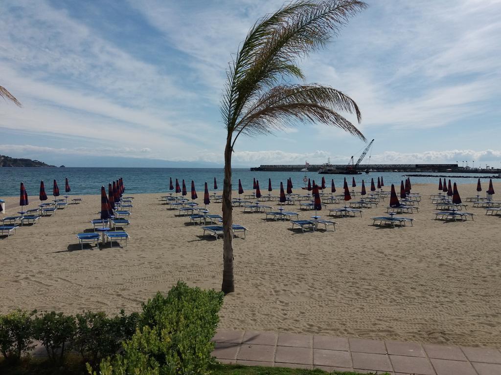 Patry' House Apartment Giardini Naxos Bagian luar foto